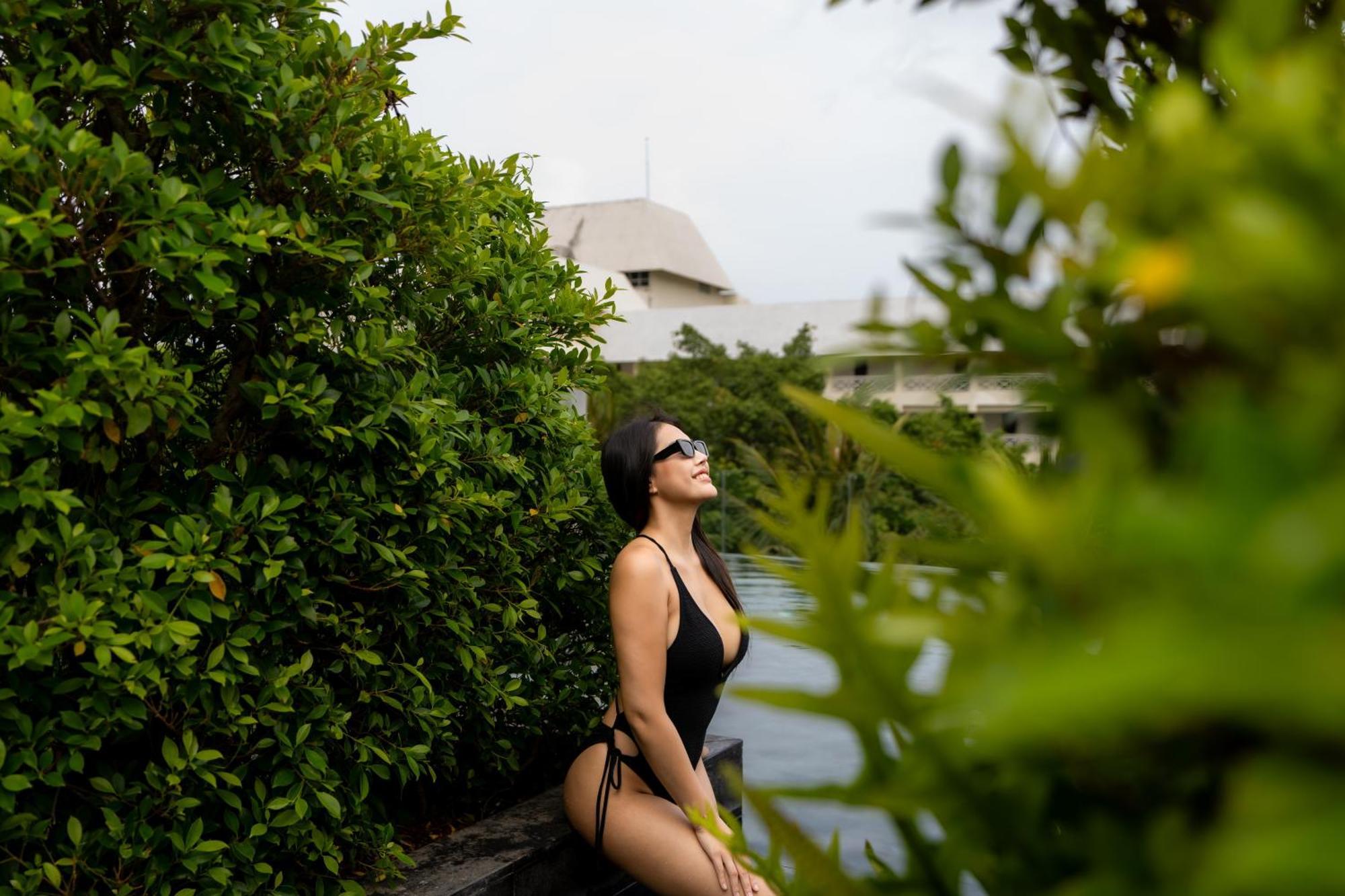 Hotel Indigo Phuket Patong By Ihg Exteriér fotografie A woman wearing a monokini